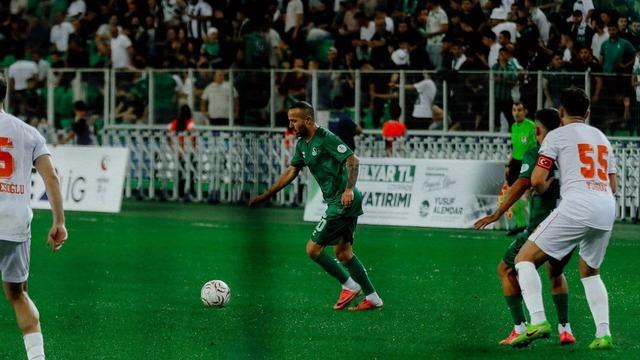 Sakaryaspor'dan tarihi başlangıç: Yeşil-siyahlılar 10 sezon sonra bir ilki başardı!