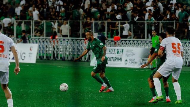 Sakaryaspor'dan tarihi başlangıç: Yeşil-siyahlılar 10 sezon sonra bir ilki başardı!