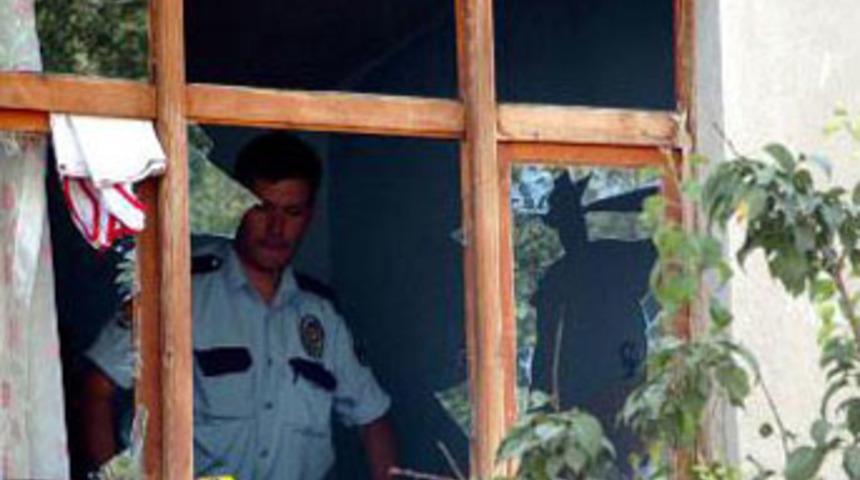 Eşine kurşun yağdırdı