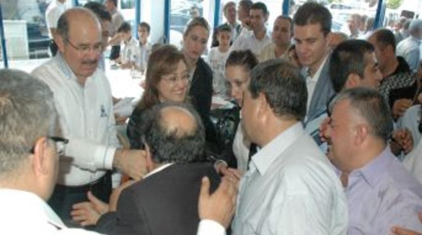 Bakan Şahin: Kardeşliğin zirveye &ccedil;ıktığı bir g&uuml;n&uuml; yaşıyoruz