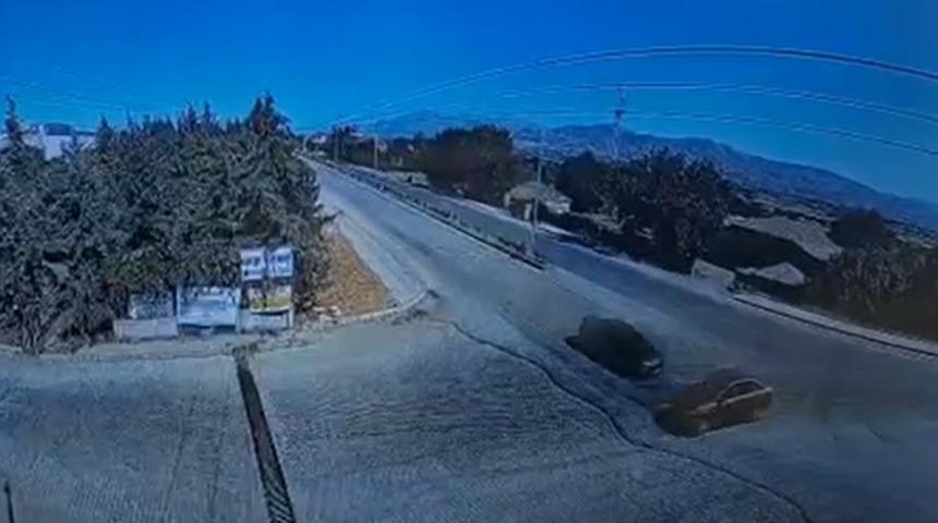 Elazığ'da 2 kişinin &ouml;ld&uuml;ğ&uuml; feci kazanın kamera g&ouml;r&uuml;nt&uuml;leri ortaya &ccedil;ıktı