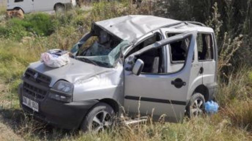 Otomobil şarampole yuvarlandı: 1 ölü 3 yaralı