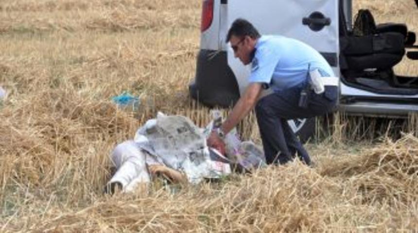 Yolcu taşıyan ara&ccedil; takla attı, 1 kişi &ouml;ld&uuml;, 3 kişi yaralandı