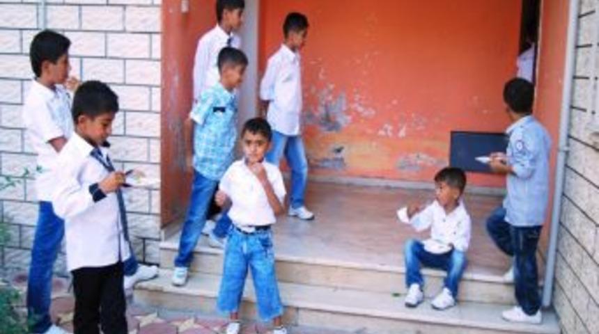 Bayramda misafirlerine şeker yerine dondurma ikram etti