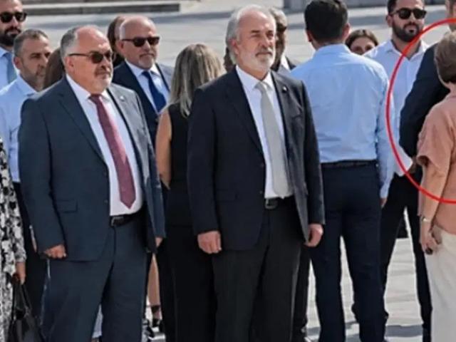 T&ouml;rende isim okuma krizi yaşandı: Protokole sırtını d&ouml;nd&uuml;