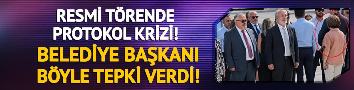 T&ouml;rende isim okuma krizi yaşandı: Protokole sırtını d&ouml;nd&uuml;