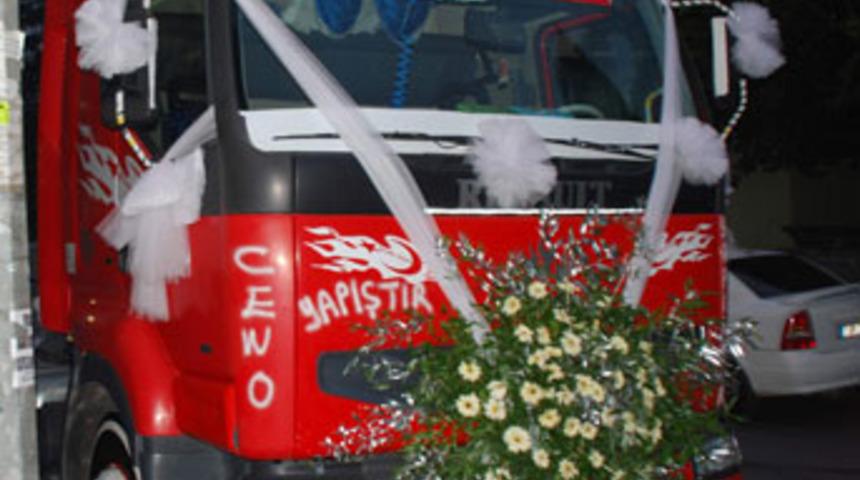 Tırdan gelin arabası olur mu demeyin, oldu!