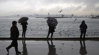 İstanbul'da hava bir anda değişti: Yağış için yeni uyarı geldi