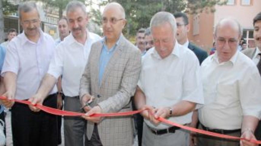 &Ouml;ks&uuml;zkaya: İşsizliğin en &ouml;nemli sebebi yeteri kadar eğitim alınamamasıdır