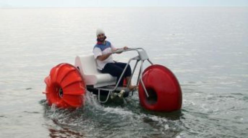 İzmirli kaporta ustası, 73 yaşında deniz bisikleti yaptı