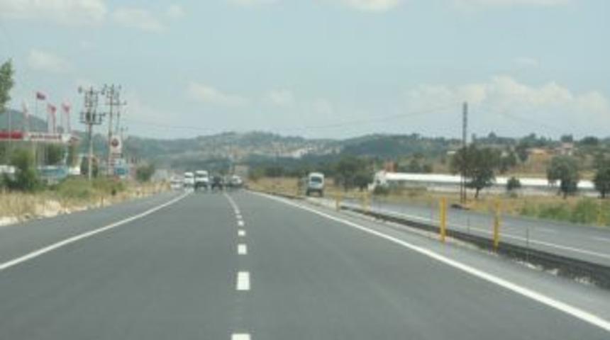 Balıkesir-K&ouml;rfez b&ouml;l&uuml;nm&uuml;ş yolunun 6 kilometrelik kısmı a&ccedil;ıldı