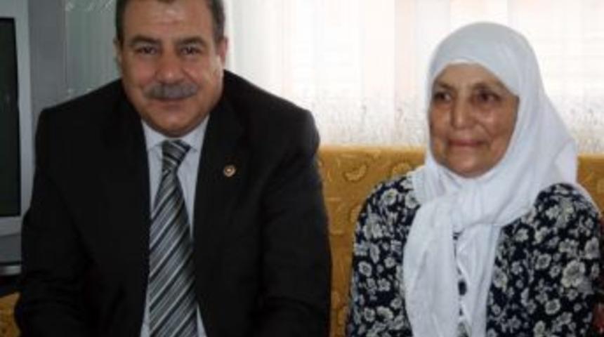 Mardin Milletvekili G&uuml;ler, halasının bayramını kutlamak i&ccedil;in Midyat&rsquo;a geldi