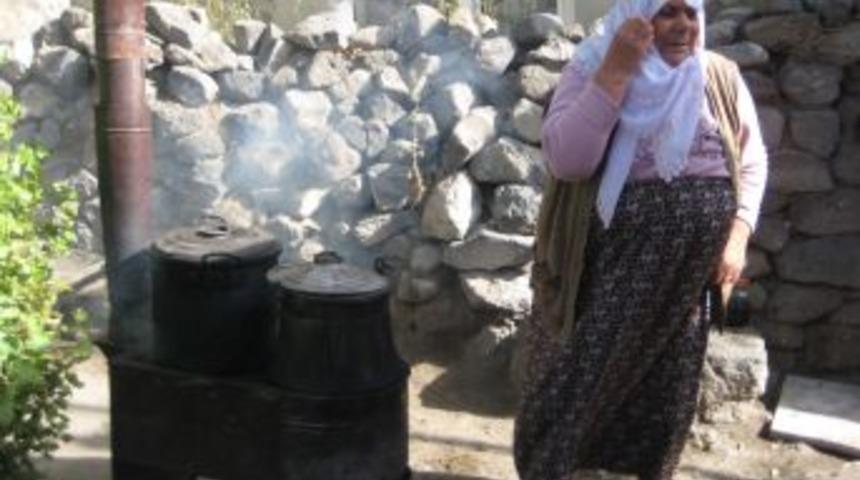 Erzurumlu S&uuml;mer Nine'den insanlık dersi: Yardım paketini Somali'ye g&ouml;nderdi