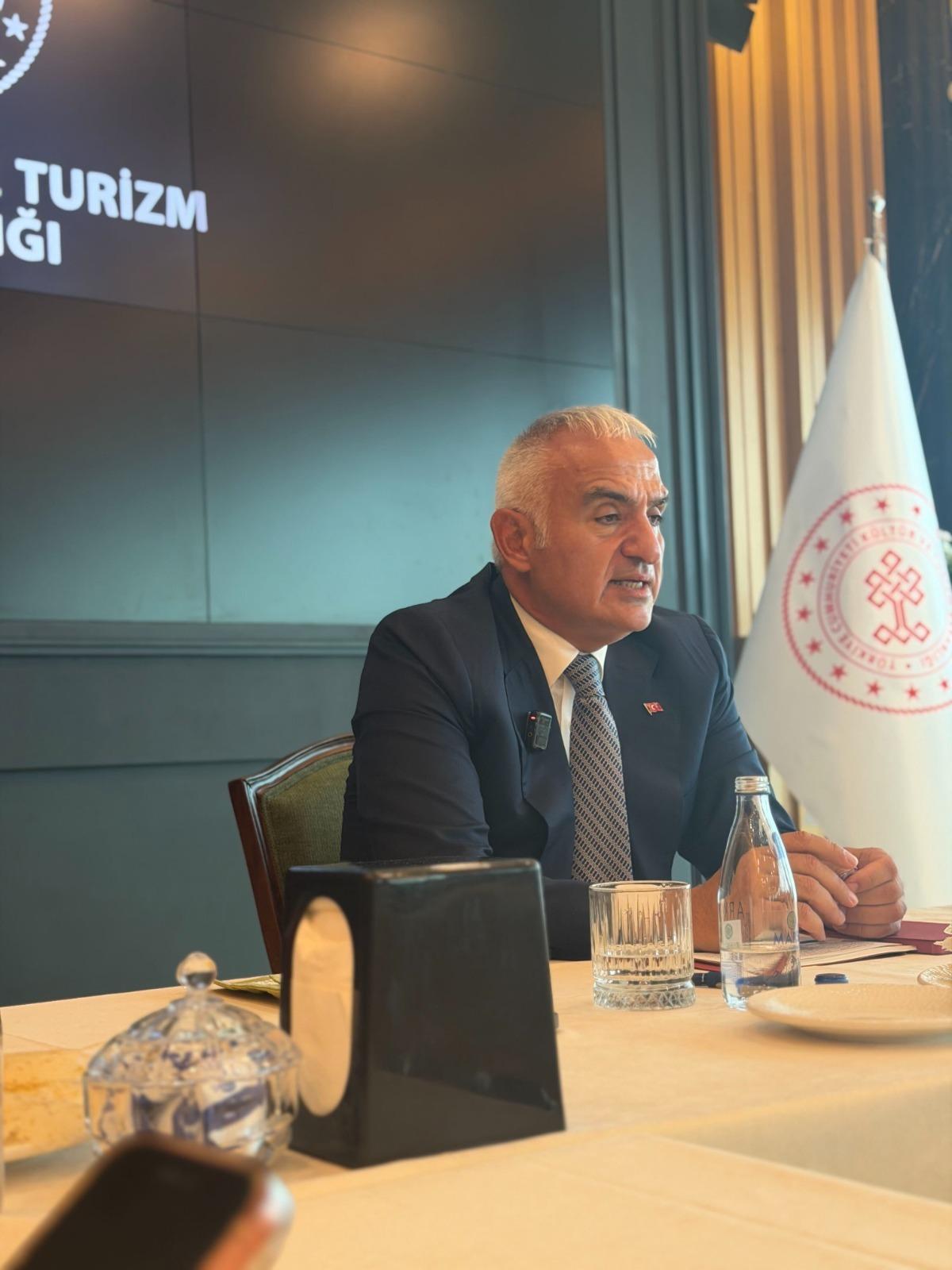 Kimisi 9 km! Ayasofya da dikkat &ccedil;eken yeraltı t&uuml;nelleri... Bakan Ersoy: "Ekibimiz Sherlock Holmes gibi" 3