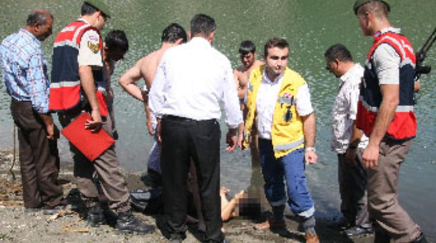 İki kardeş g&ouml;lette can verdi