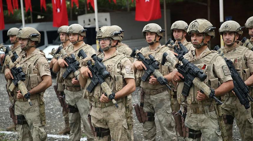 Atina bunu konuşuyor: Komşuda 'T&uuml;rk komando' paniği! 2 bini b&ouml;lgede...