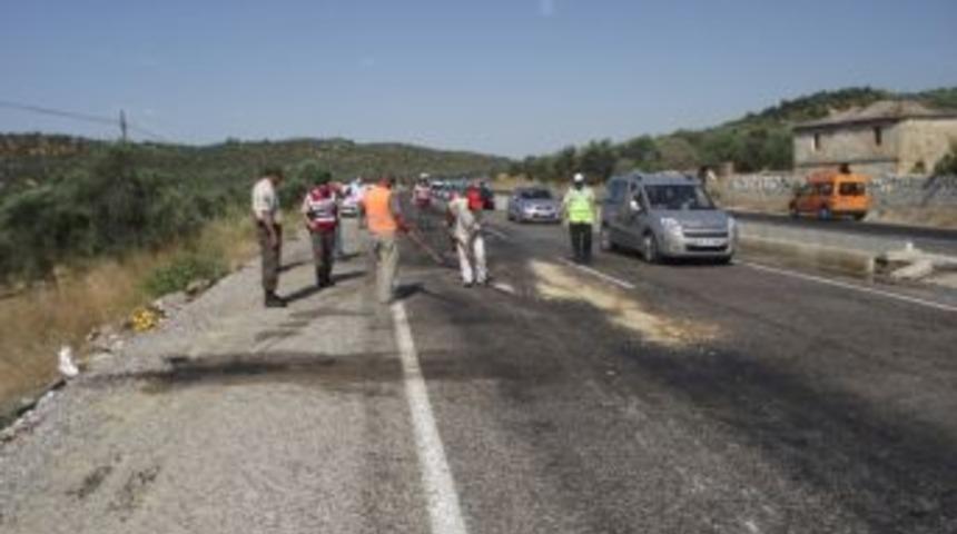 Bayram ziyaretinden d&ouml;nen ailenin otomobili kaza yaptı: 4 &ouml;l&uuml; 6 yaralı