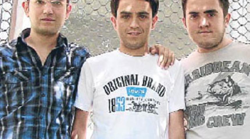 &Ouml;ğretmen kardeşlerin yolu Silopi'de kesişti