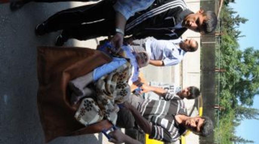 Kardeşi dava a&ccedil;ınca 75 yaşında sedyeyle hakim karşısına &ccedil;ıktı