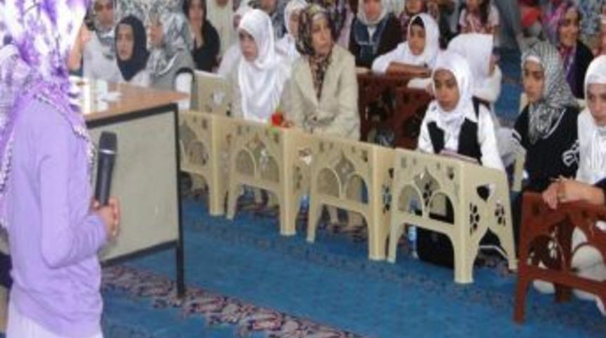 Yaz d&ouml;nemi kız Kur&rsquo;an kursları yarıştı