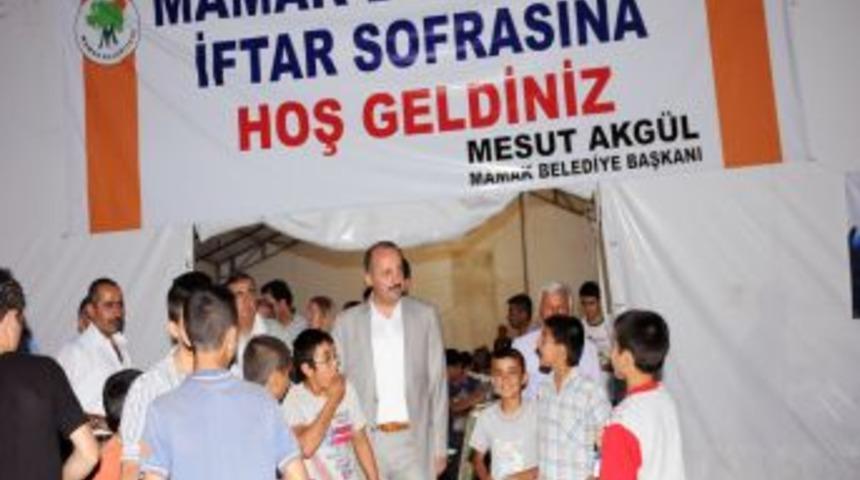 Mamak Belediye Başkanı Akg&uuml;l iftarını &ccedil;adırlarda a&ccedil;ıyor