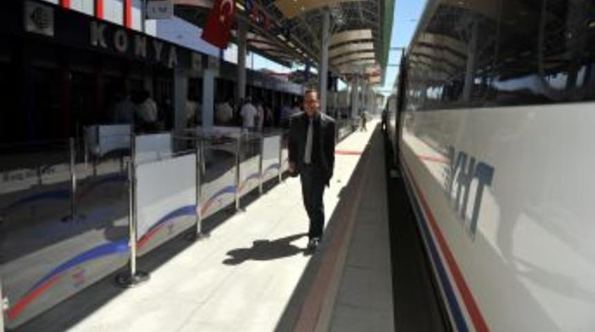 Y&uuml;ksek Hızlı Tren, 9 g&uuml;nde 29 bin yolcuyu bedava taşıdı