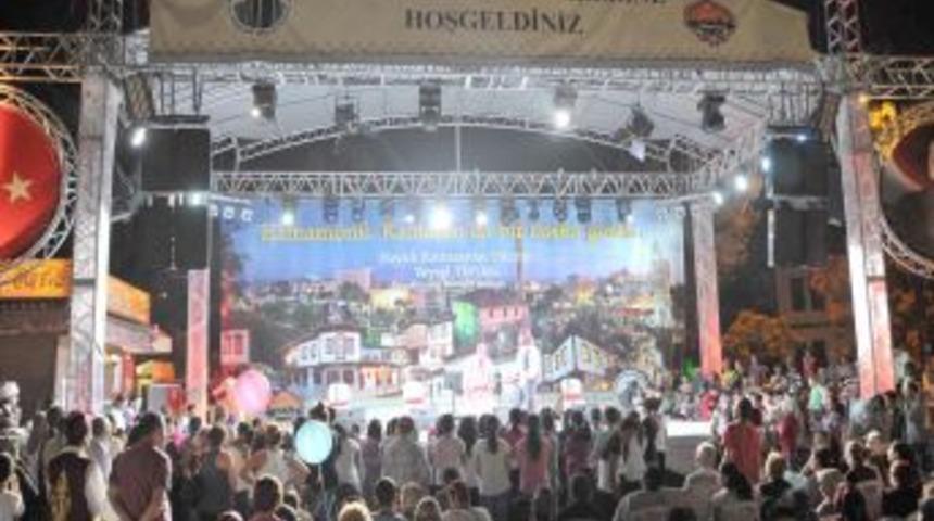 Hamam&ouml;n&uuml; sokakları Ramazan coşkusunu doyasıya yaşıyor