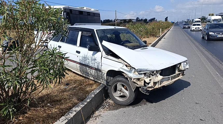 Manavgat&rsquo;ta kaza yapan ara&ccedil; ref&uuml;jde asılı kaldı