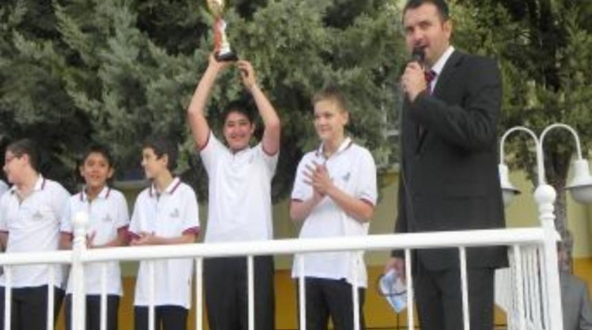 Sokak basketboluna &Ouml;zel Emine Nakıboğlu İlk&ouml;ğretim Okulu damga vurdu