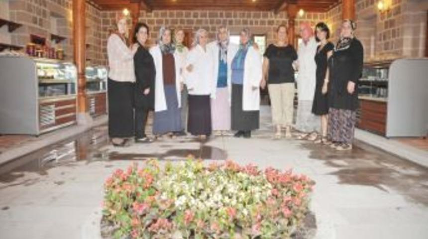 El &Uuml;r&uuml;nleri Pazarı&rsquo;nda Ramazan bereketi