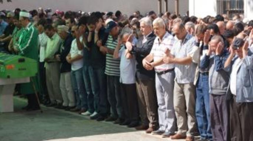 Talihsiz gen&ccedil; toprağa verildi