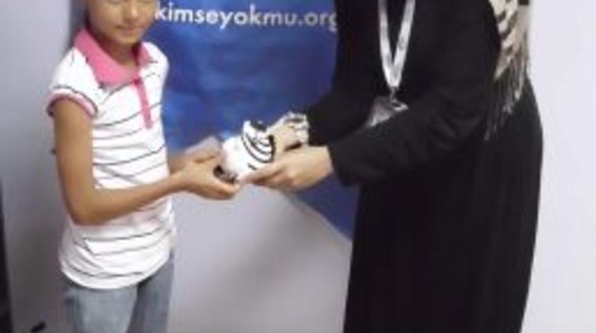 Minik Zeynep, kumbarasındaki paraları Afrika&rsquo;daki &ccedil;ocuklara bağışladı