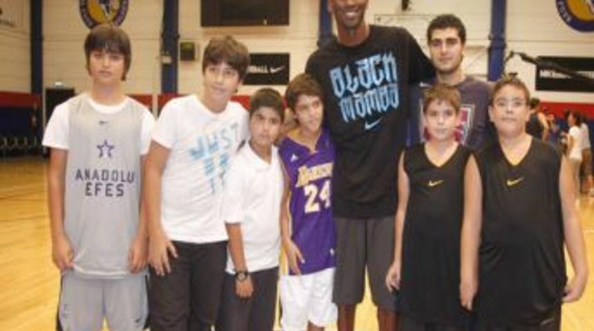 Anadolu Efes, Kobe Bryant&rsquo;ı ağırladı