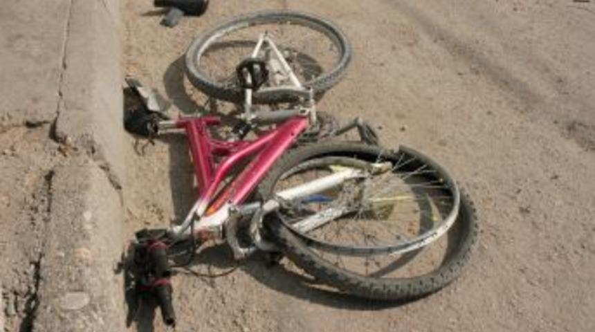 Arkadaşından emanet aldığı bisikletle kaza yaptı