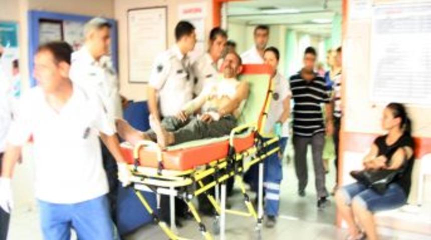 Akrabalarını &ouml;ld&uuml;ren katil zanlısının yakını benzinle yakıldı