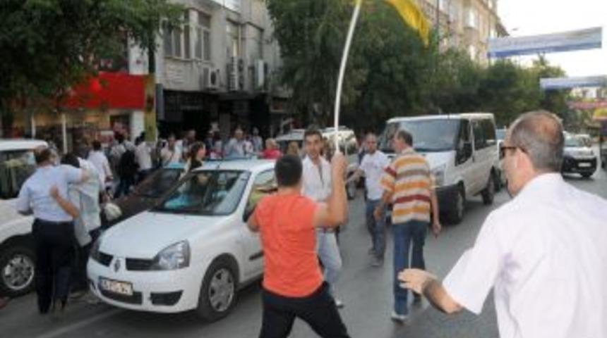 Y&uuml;r&uuml;y&uuml;ş yapmak isteyen BDP&rsquo;lilerin g&ouml;sterisinde gerginlik