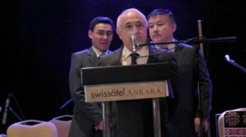 Kırgızistan'ın bağımsızlığının 20 yıl d&ouml;n&uuml;m&uuml;ne &uuml;st d&uuml;zey kutlama