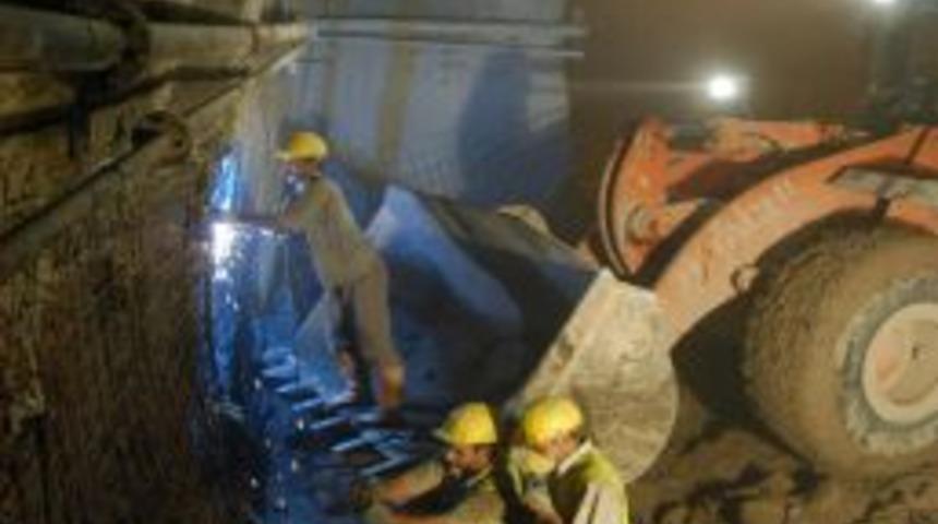 İzmir Metrosu 9 ay daha ertelendi