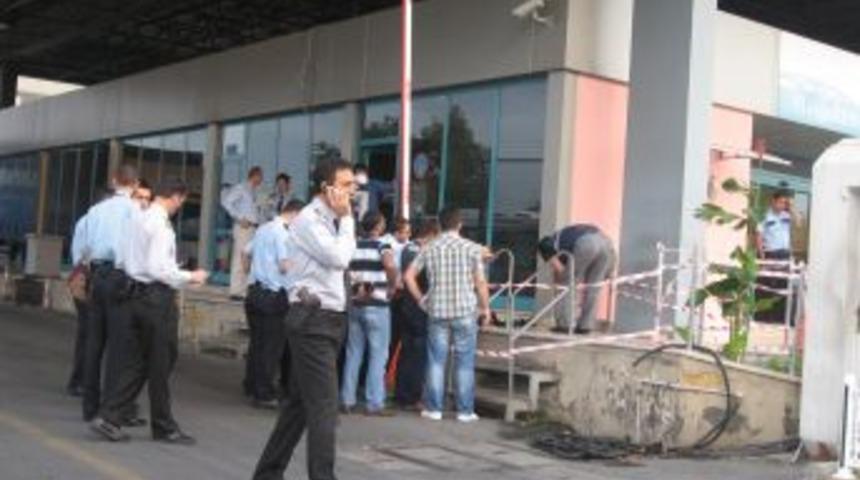 Kadın g&uuml;venlik g&ouml;revlisi kazayla kendini vurdu