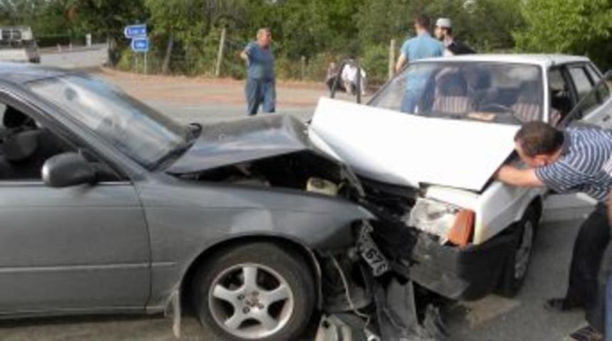 Sapanca'da trafik kazası: 2 yaralı