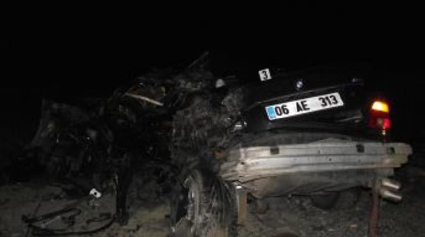 Bayburt&rsquo;ta trafik kazası: 3 &ouml;l&uuml;