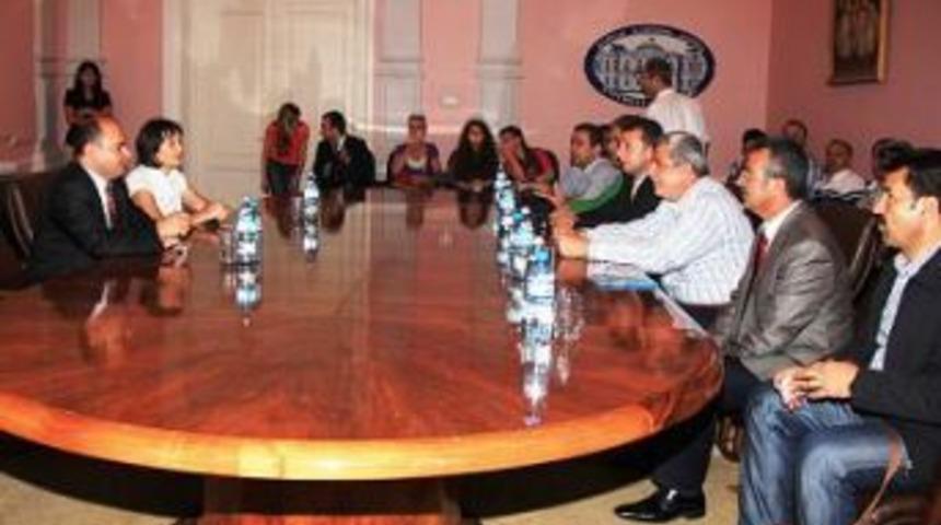 G&uuml;rcistan&rsquo;da dostluk r&uuml;zg&acirc;rı esti