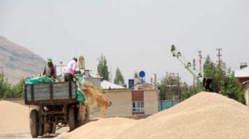 D&uuml;ş&uuml;k fiyat &ccedil;ift&ccedil;ileri beklemeye y&ouml;neltiyor