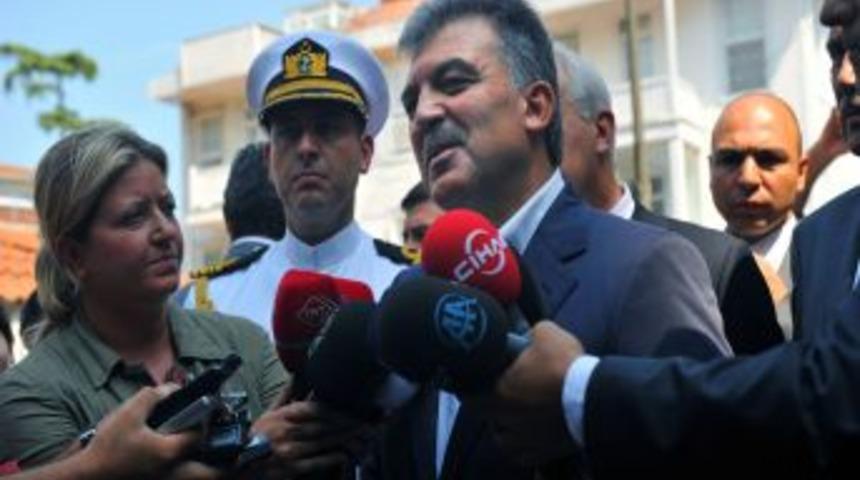 G&uuml;l, Cuma namazını babası ve kayınpederi ile birlikte kıldı