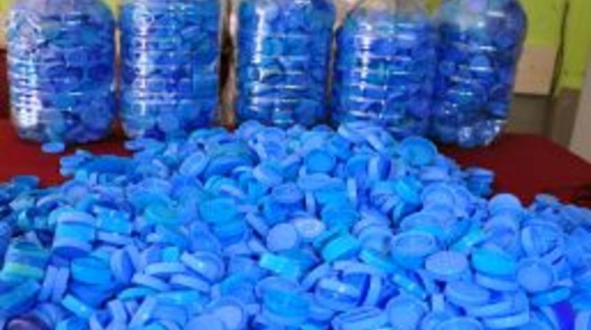 Engelliler i&ccedil;in 10 bin kapak topladı