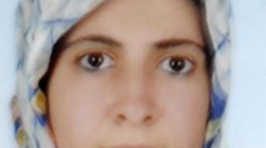 Trmavaydan inen kadına otomobil &ccedil;arptı