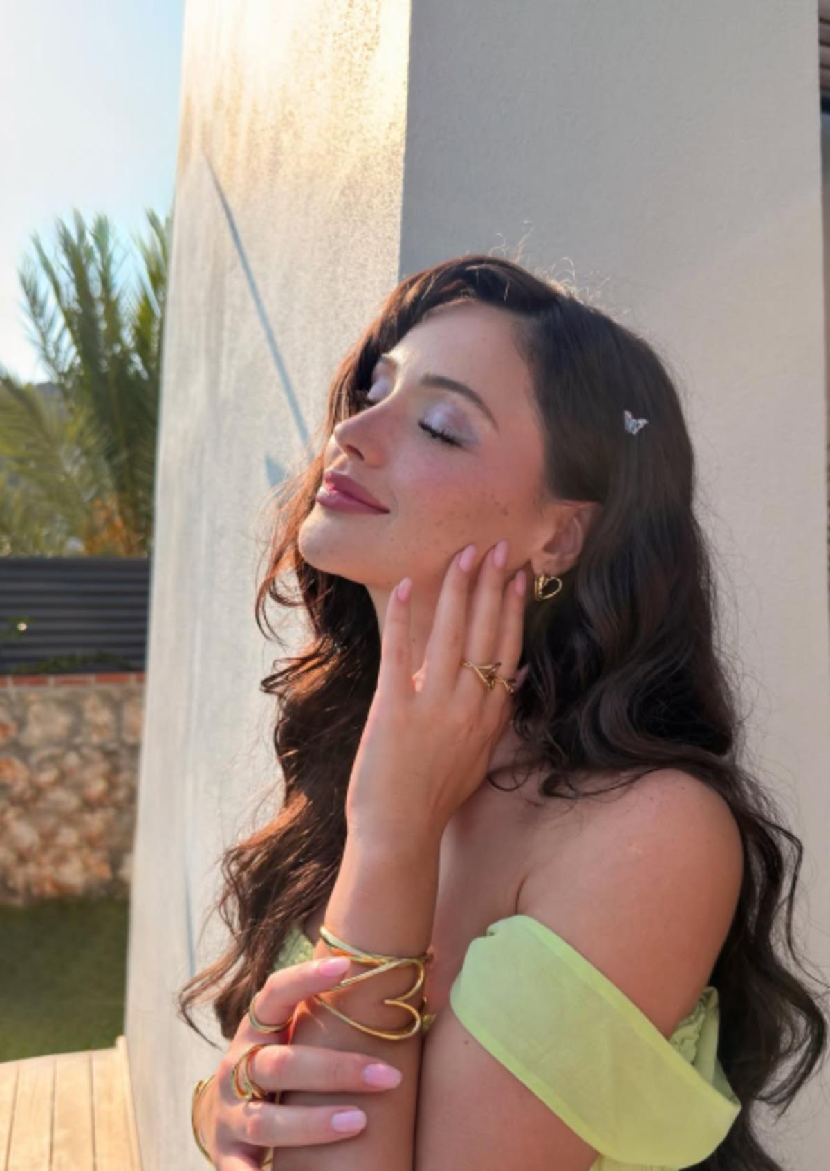 Sultana galasında Derya Pınar Ak a yorum yağdı: "Makyajsız daha güzel" 3