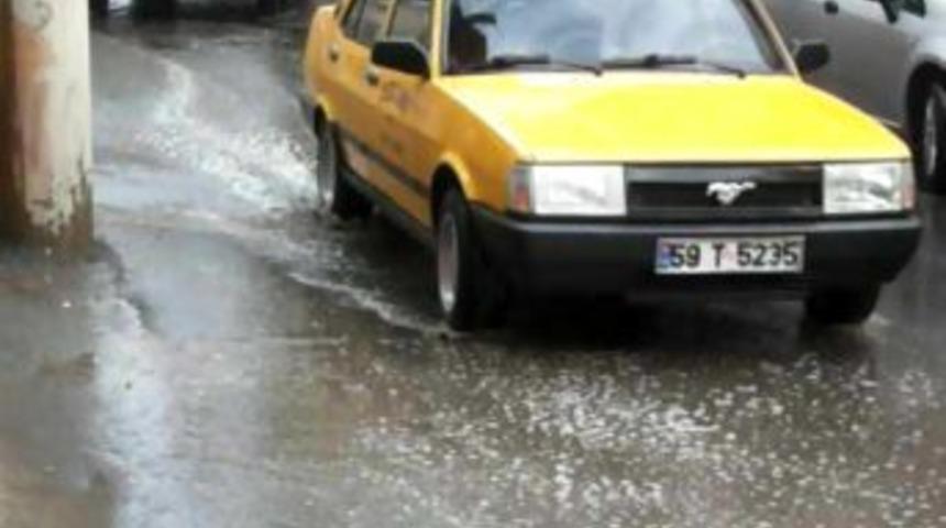 &Ccedil;orlu&rsquo;da yağmur