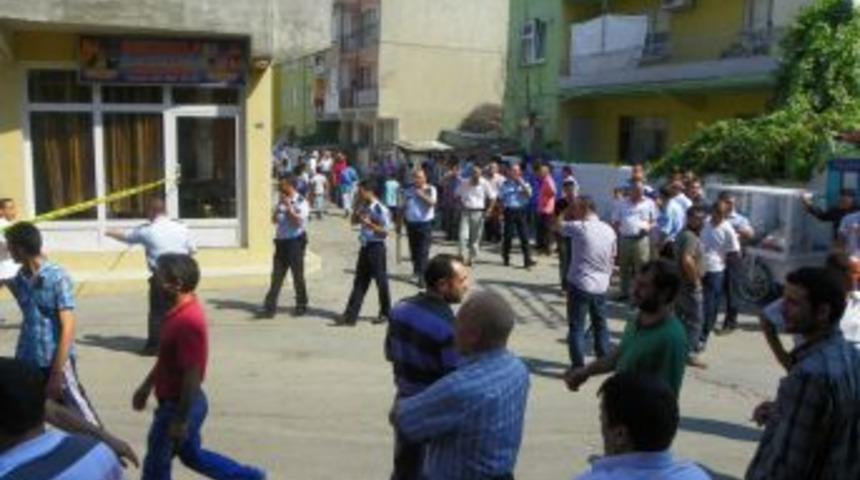 &Ccedil;ocuk kavgasına b&uuml;y&uuml;kler karıştı: 3 yaralı