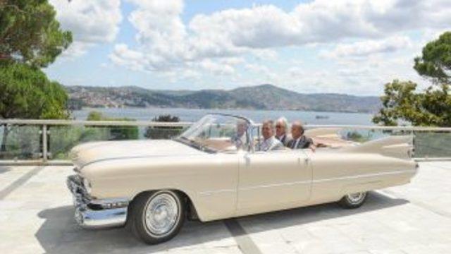 Cumhurbaşkanı Gül, Cadillac sefasını Twitter'dan paylaştı